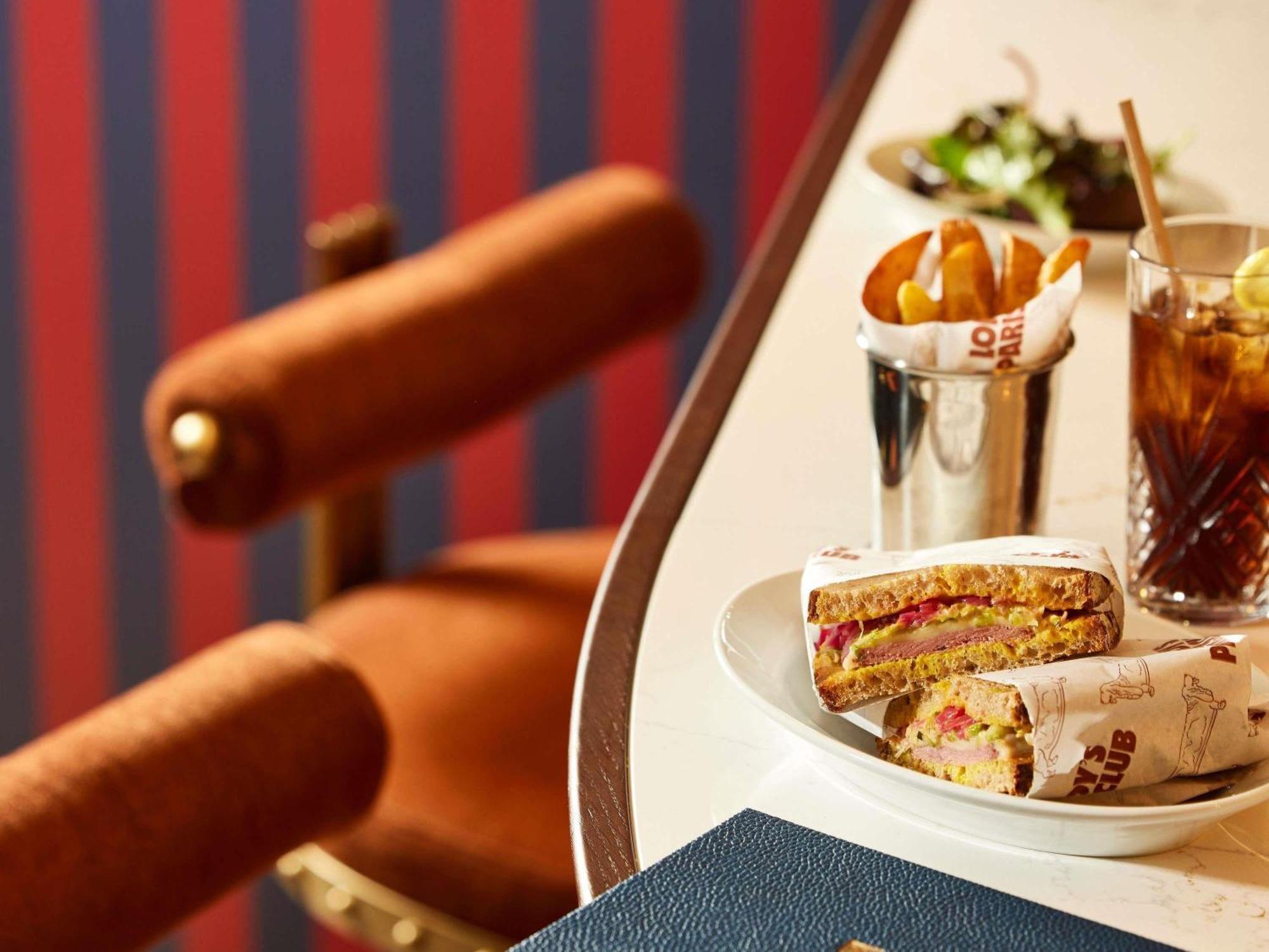 Sofitel Baltimore Tour Eiffel 5*